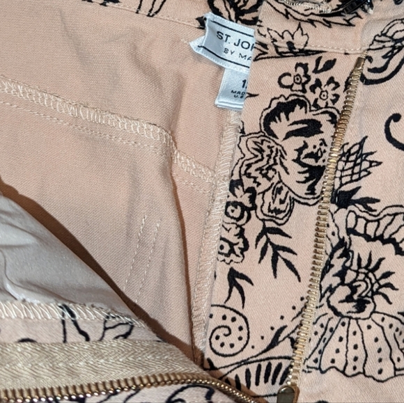 St.John Velvet Floral Paisley High Rise Jeans..Size 12 - Picture 9 of 9